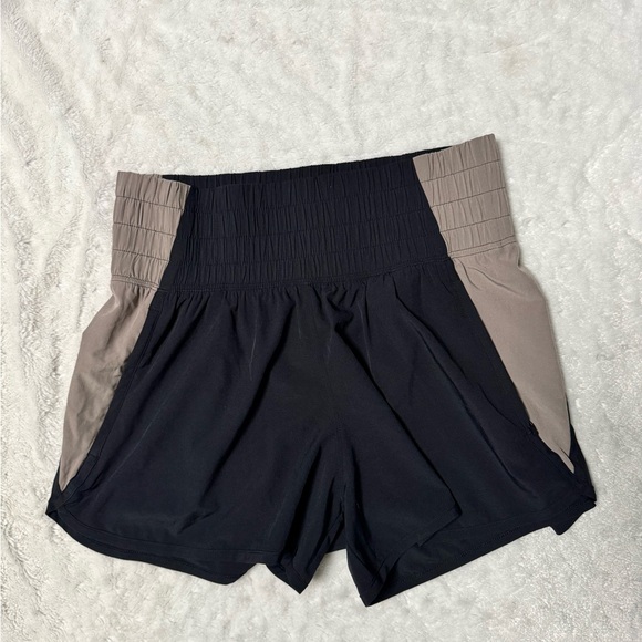 YPB by Abercrombie & Fitch motion TEK Unlined Ultra High Rise Workout Short - Picture 4 of 14